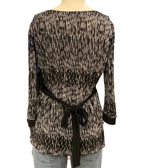 Petite Sophisticates Women's long sleeve v neck black/white top/blouse tie in th - Picture 2 of 5